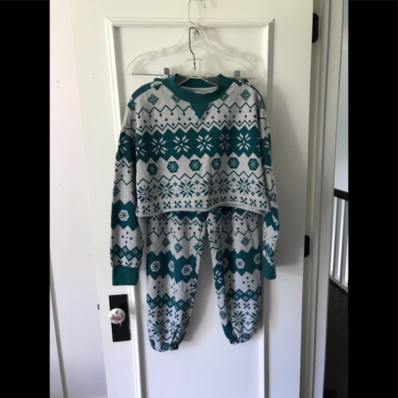 NWOT Colsie Holiday Christmas Sweatsuit Crop Top & Sweatpants - Picture 6 of 13